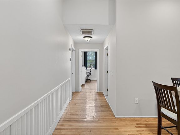 4th image of 31 Elizabeth St APT 202