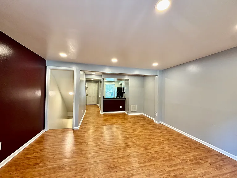 9604 Vinca Cir #E — Photo 11