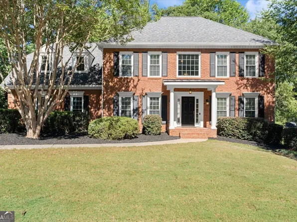 907 Forest Pond Dr, Marietta, GA 30068