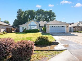 971 Golf View Dr, Medford, OR 97504