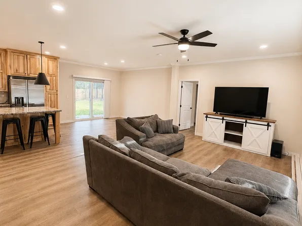 52525 Day Rd, La Pine, OR 97739