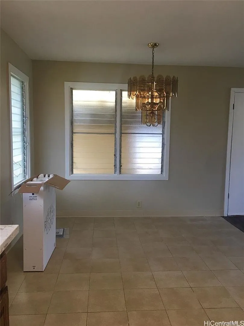 Single Family 3 Bedroom/1 Bath — Photo 3