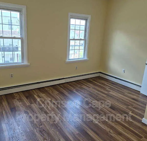 58 E Broadway St — Photo 9