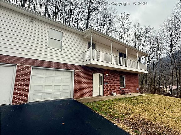 3rd image of 184 Bull Hollow Rd