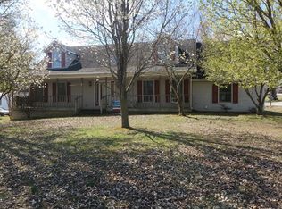 121 E Main St, Island, KY 42350