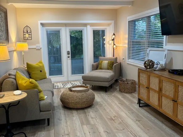 105 Palm Blvd, Dunedin, FL 34698