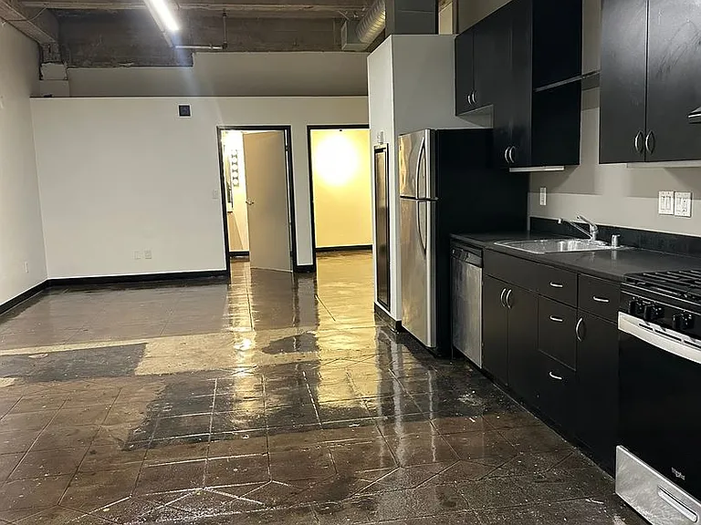 Hellman Lofts — Photo 4