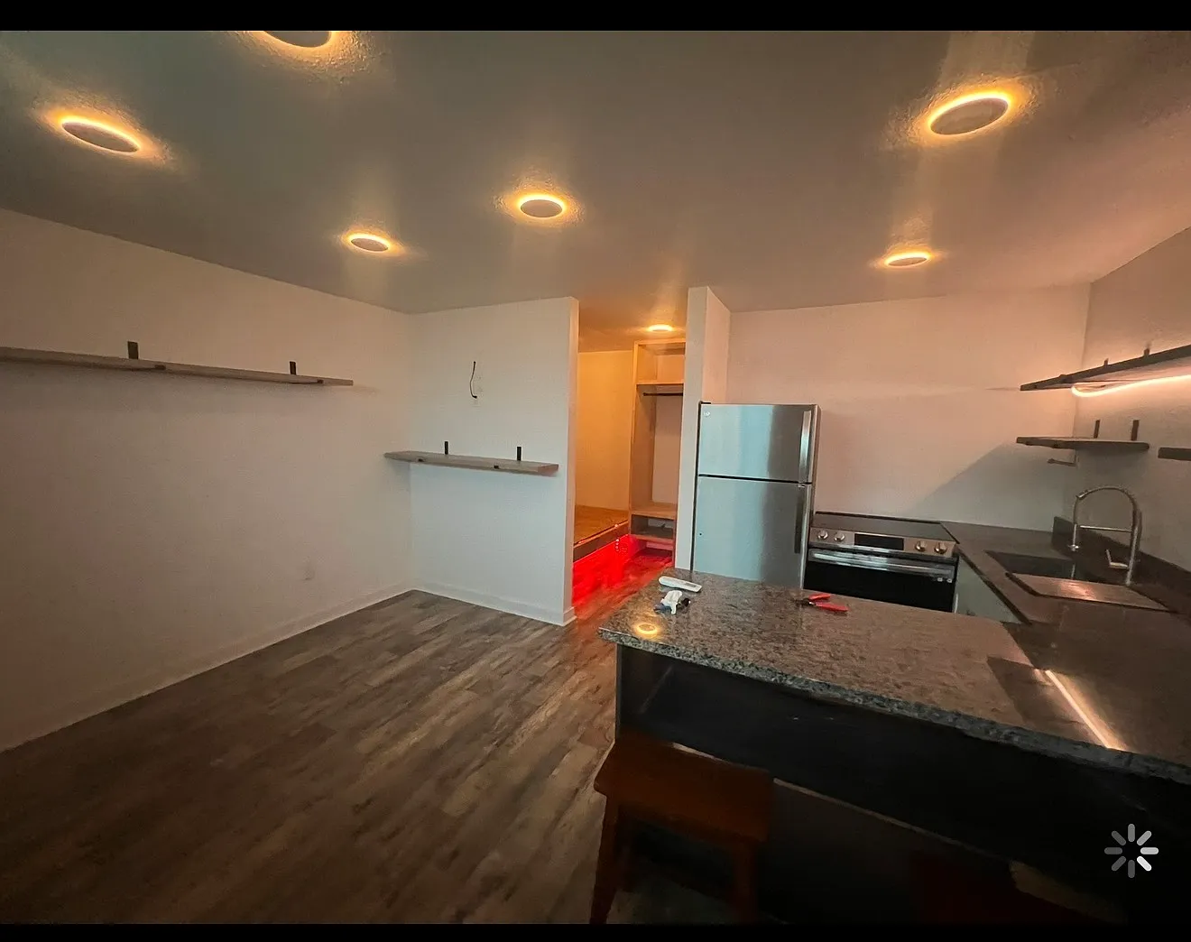 Studio, 425 sqft, $1,025 — Photo 3