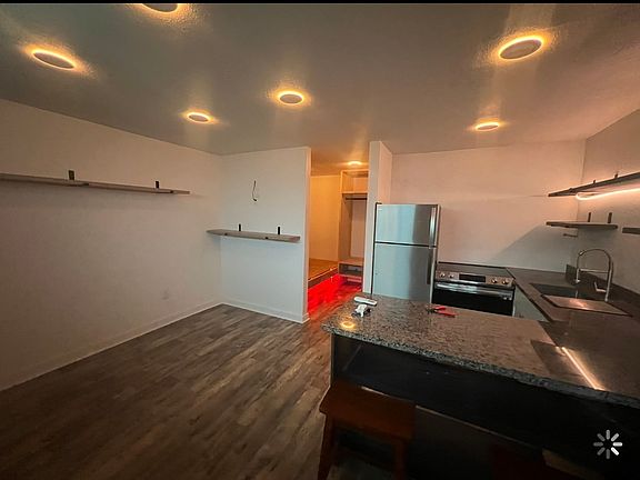 3rd image of 3261 Simmons St #1