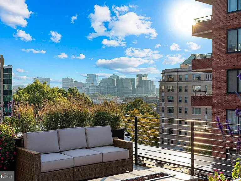 2525 Pennsylvania Ave NW #303 — Photo 5