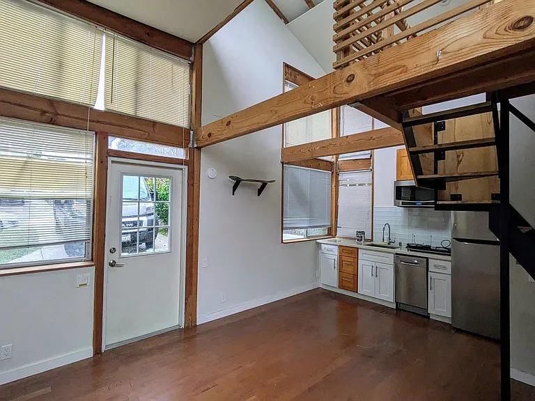 460 Mariposa St — Photo 17