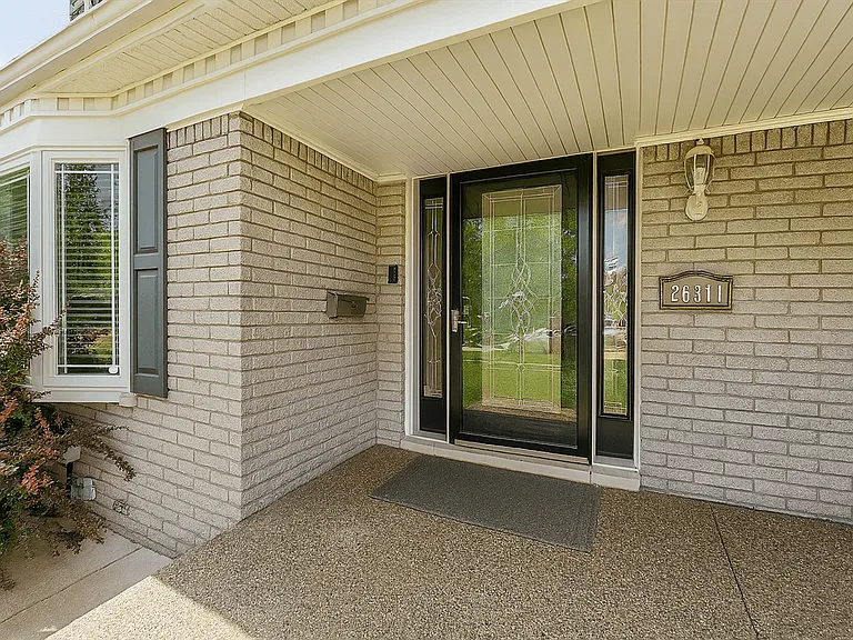 26311 Tennant St — Photo 2