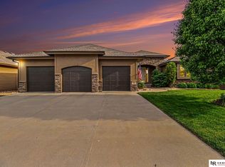 19615 Brookside Ln, Gretna, NE 68028