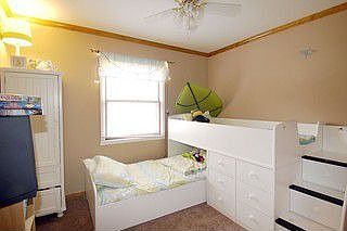 4th image of 215 Lilac Ln