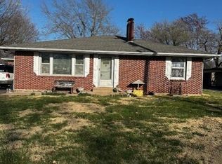 644 N Pine St, Marshfield, MO 65706
