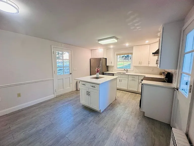 37 Weed St — Photo 13