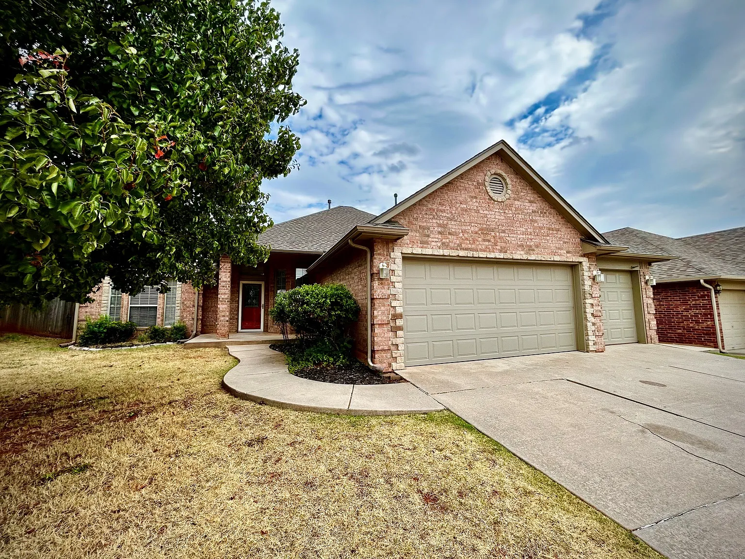 3 bed, 1879 sqft, $1,775 — Photo 2