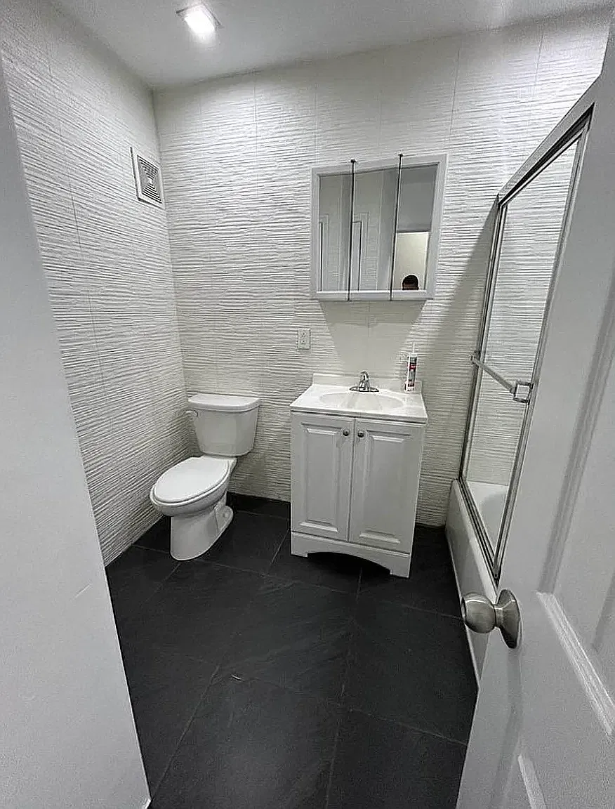 122 Avenue C — Photo 4