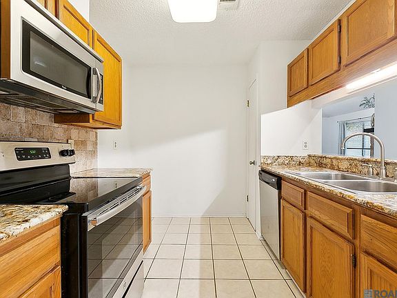 5th image of 2411 Inverrary Dr