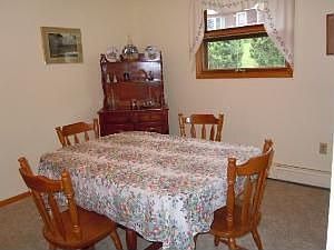 4th image of 303 Hook St
