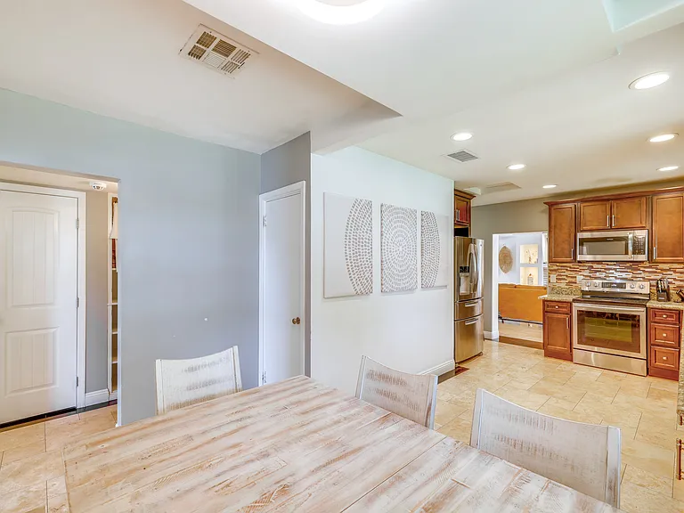 7122 N 23rd Dr — Photo 4