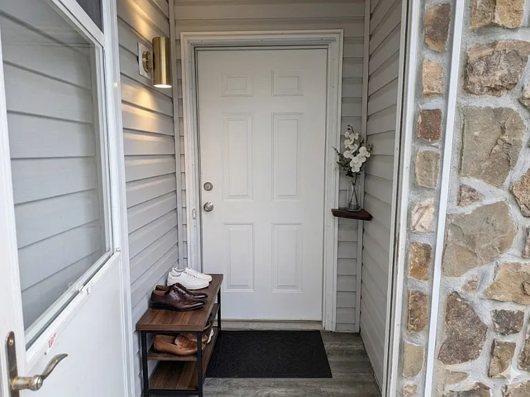 344 Creekview Dr — Photo 2