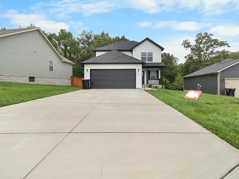 422 Mattingly Dr — Photo 3