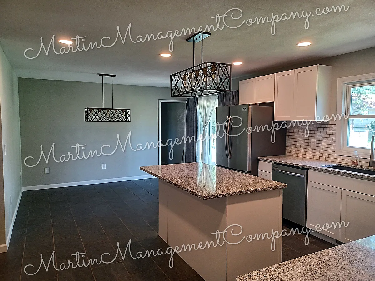Building Photo - 810 Ruth Ann Dr