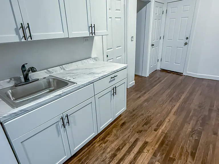 8714 S Commercial Ave #1R — Photo 15
