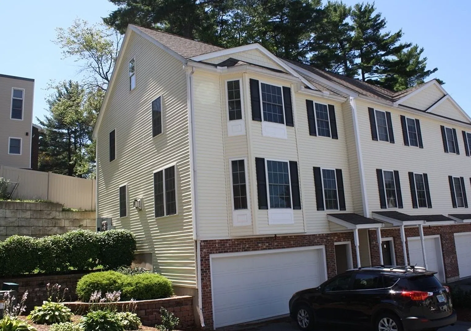 Riverbend End-Unit Townhouse for Rent: Lowell/Tyngsborough Line — Photo 1