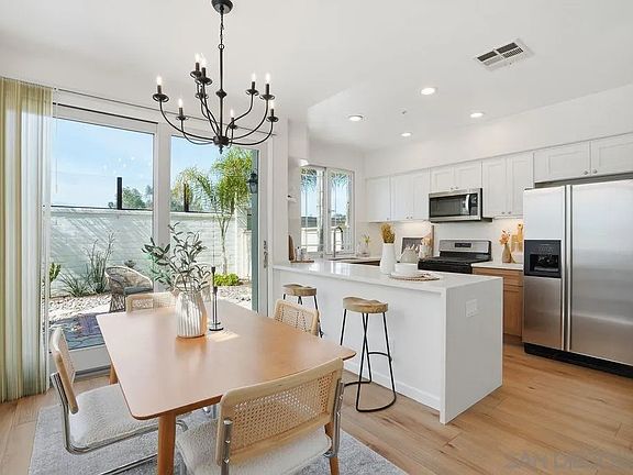 4th image of 370 Carmel Creeper Pl