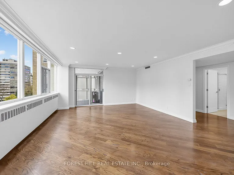 561 Avenue Rd #803-4 — Photo 5