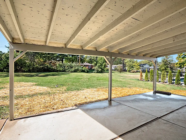12215 Blackhall Dr — Photo 24