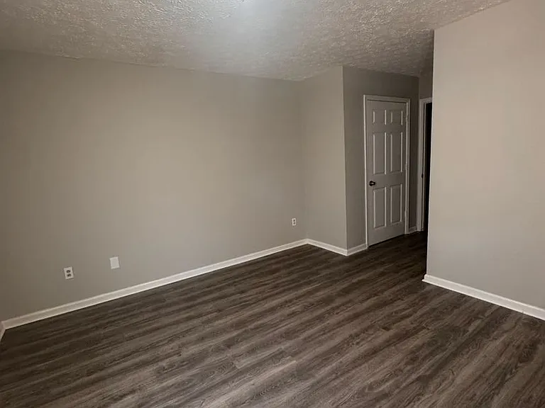 Valley View Apartments — Photo 56