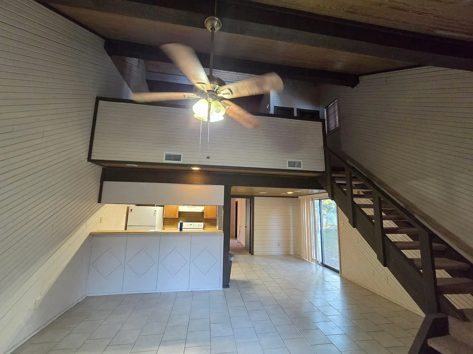 2 bed, 2.0 bath, 2400 sqft, $950 — Photo 4