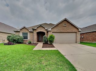 1945 Creek Crossing Dr, Justin, TX 76247