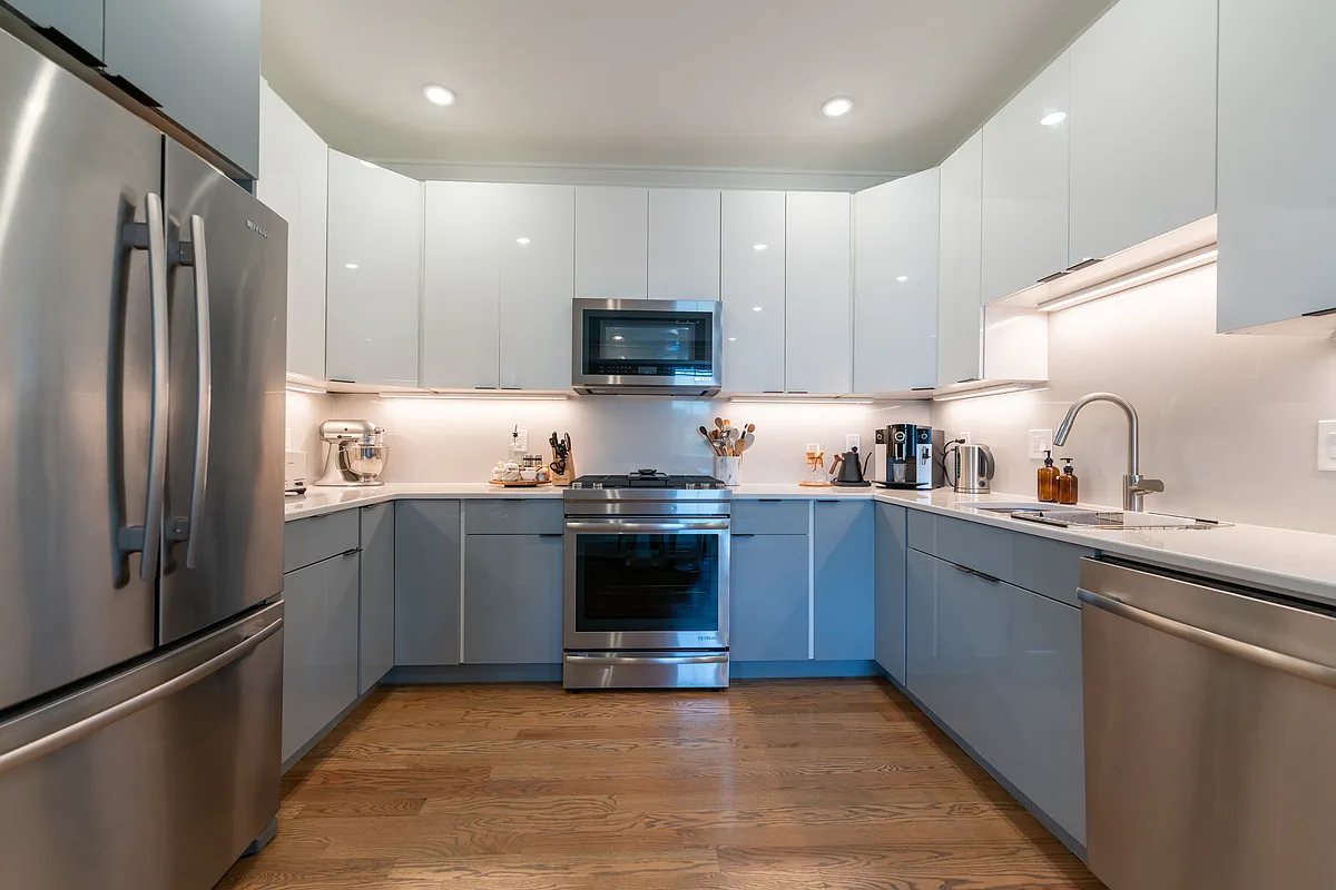 Building Photo - 464 Sumner St #3