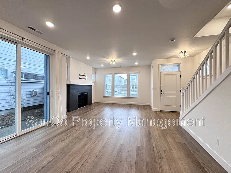 3920 SE 83rd Ave — Photo 3