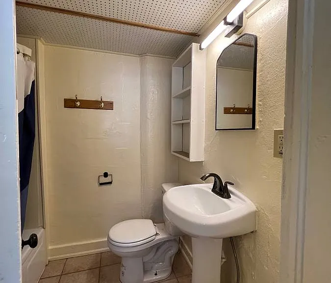 1122 E 5th Ave #4 — Photo 8