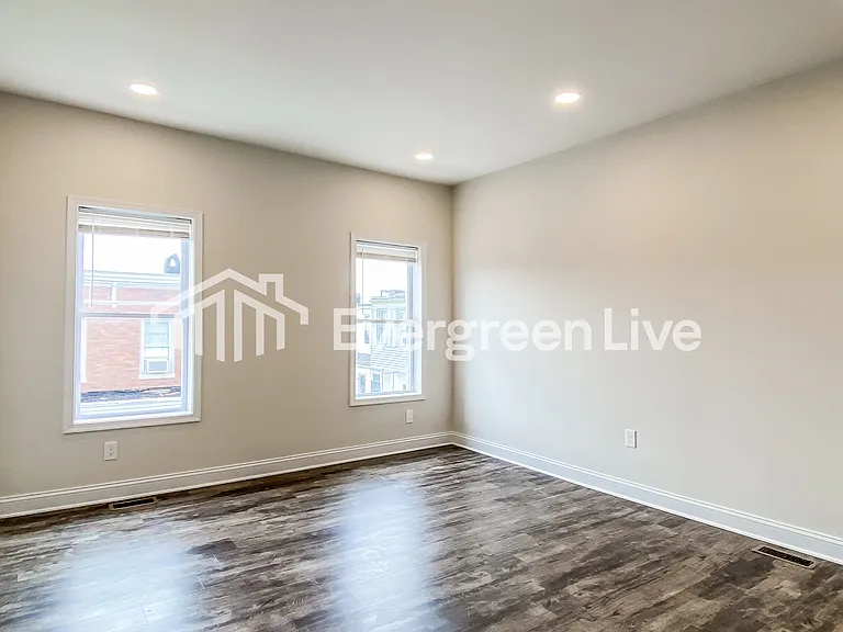 427 N Streeper St — Photo 8