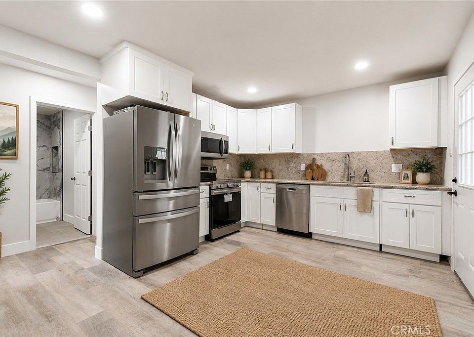 1st image of 1562 W 31st St