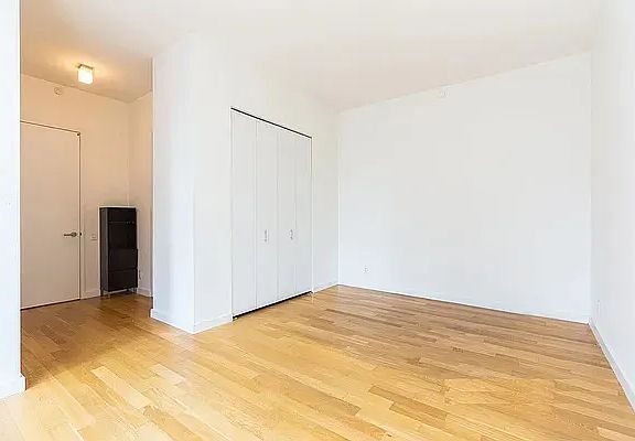 3rd image of 325 5th Ave APT 16D