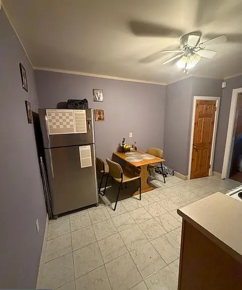 1422 Fanshawe St — Photo 3