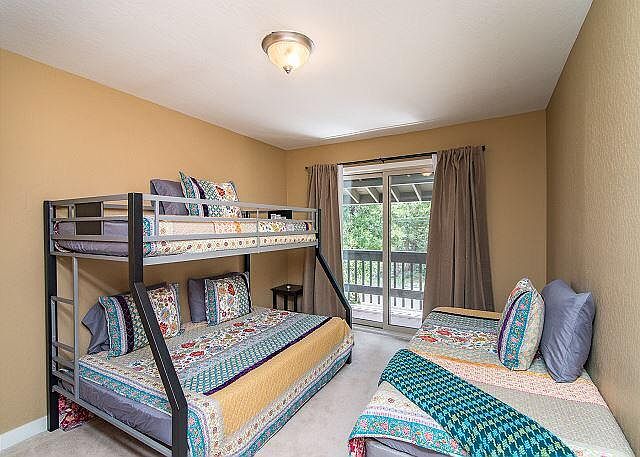 Upstairs bunk room- sleeps 3-4