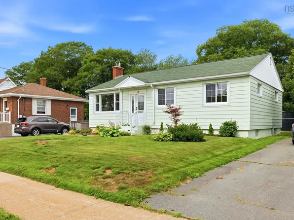 87 Russell St, Dartmouth, NS B3A 3N4