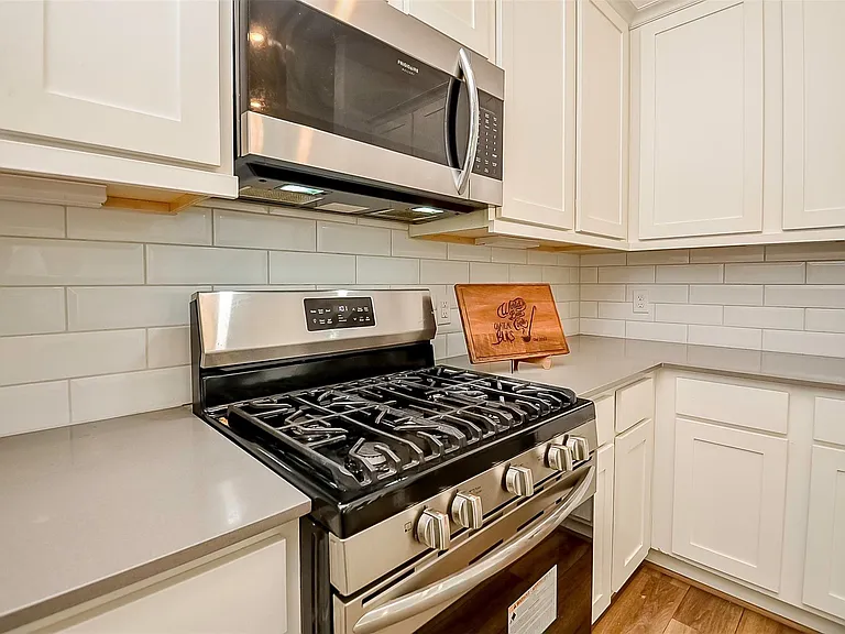 11021 Mikula Dr — Photo 15