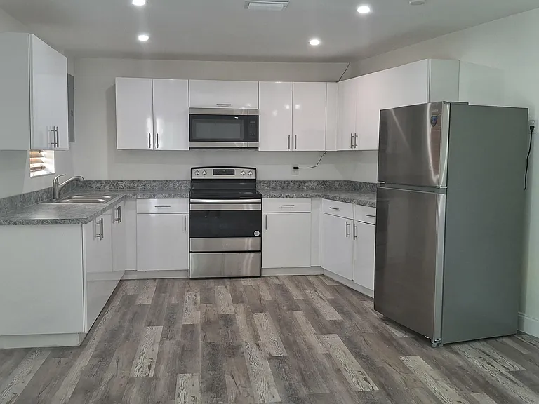 1097 Wilkinson Rd #B — Photo 5