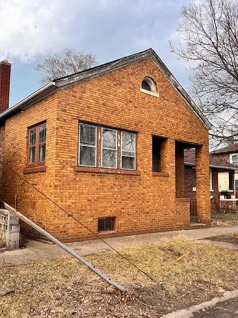 1686 W 10th Pl photo 1