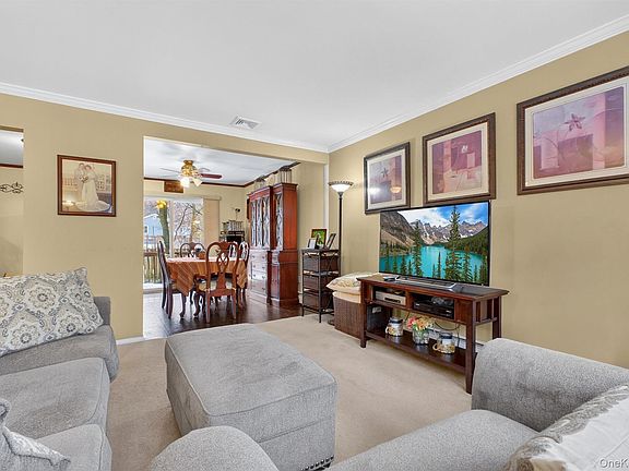 4th image of 4 Pine View Road