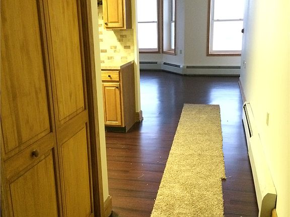 4th image of 19 E Utica St APT 301